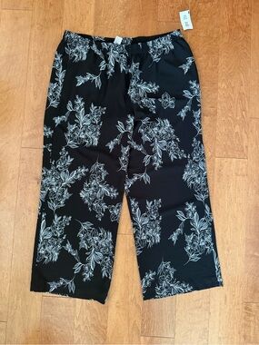Women’s Black Floral Print Casual Pants